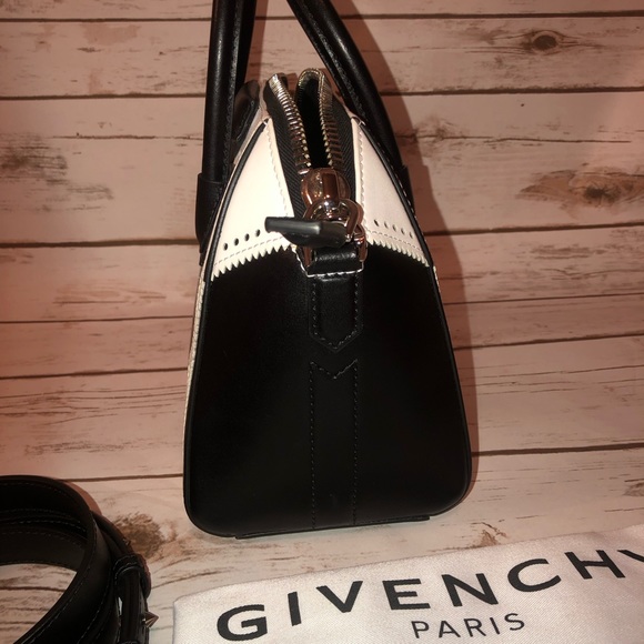 Givenchy Antigona Black & White Leather Crossbody - Picture 6 of 6